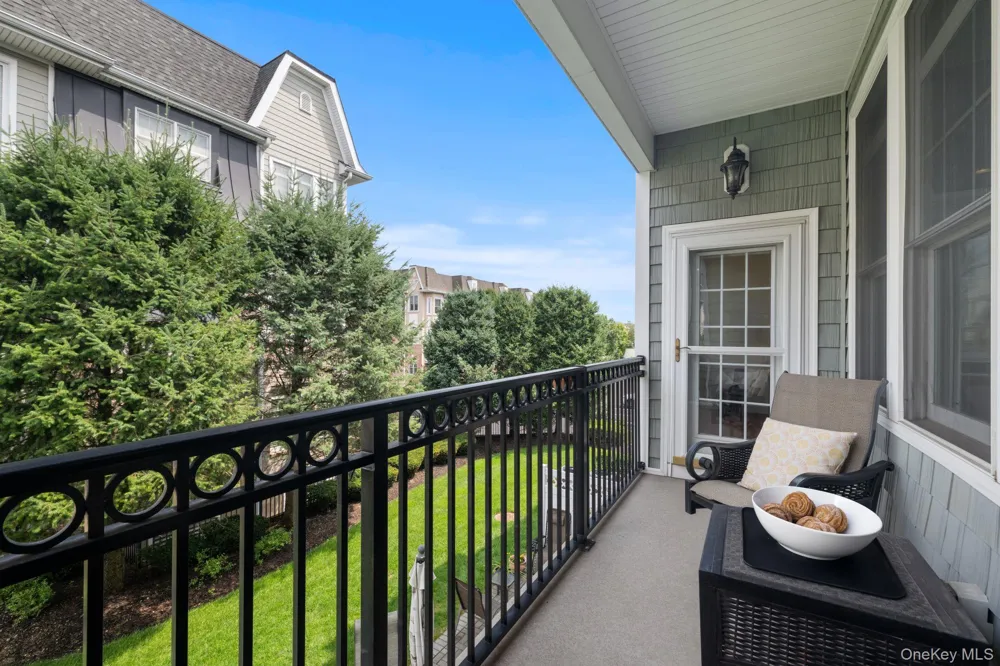 469 Pacing Way Westbury, NY 11590
