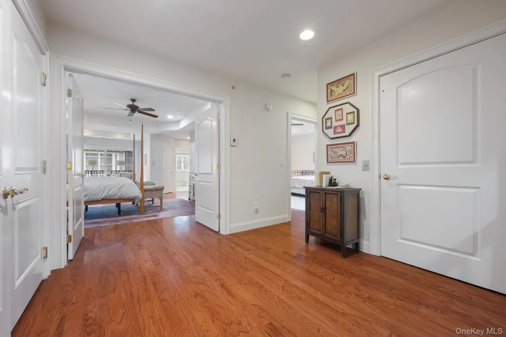 469 Pacing Way Westbury, NY 11590