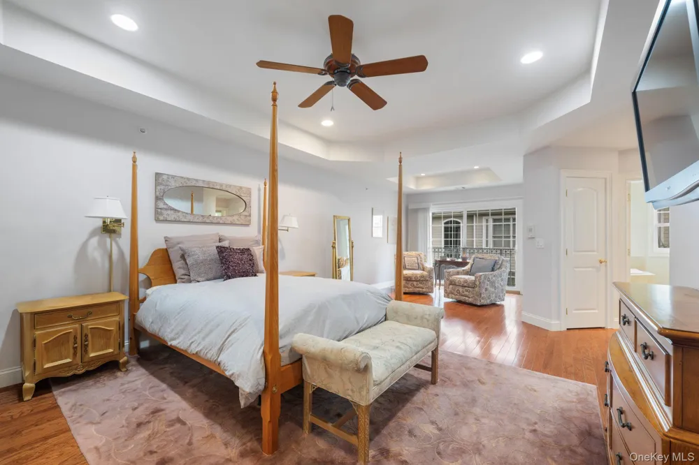 469 Pacing Way Westbury, NY 11590