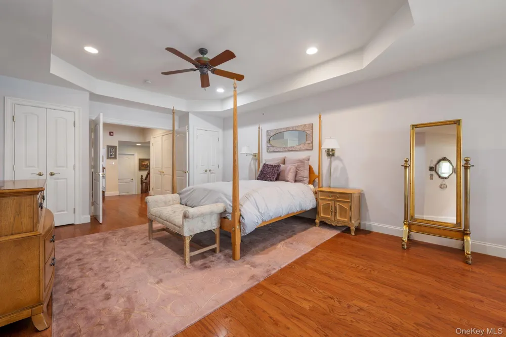 469 Pacing Way Westbury, NY 11590