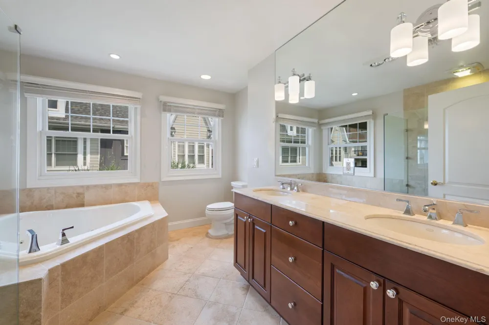 469 Pacing Way Westbury, NY 11590