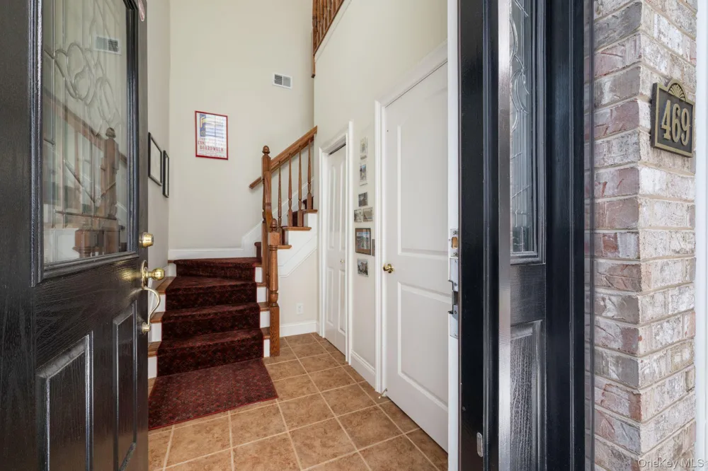 469 Pacing Way Westbury, NY 11590
