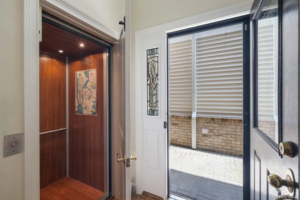 469 Pacing Way Westbury, NY 11590