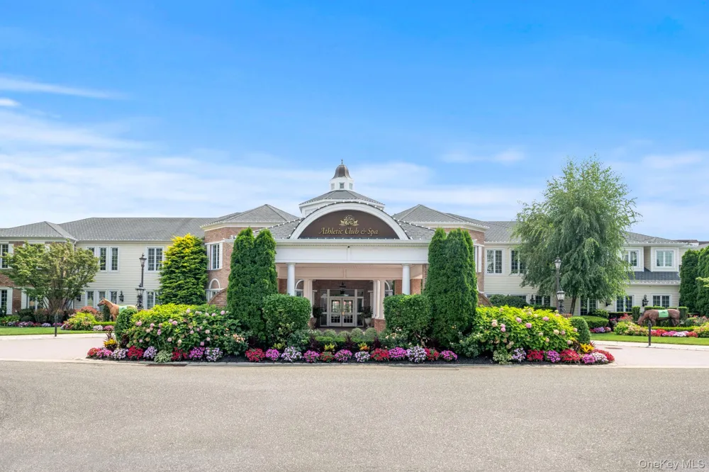 469 Pacing Way Westbury, NY 11590