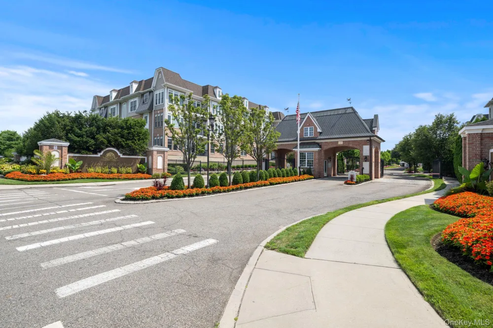 469 Pacing Way Westbury, NY 11590