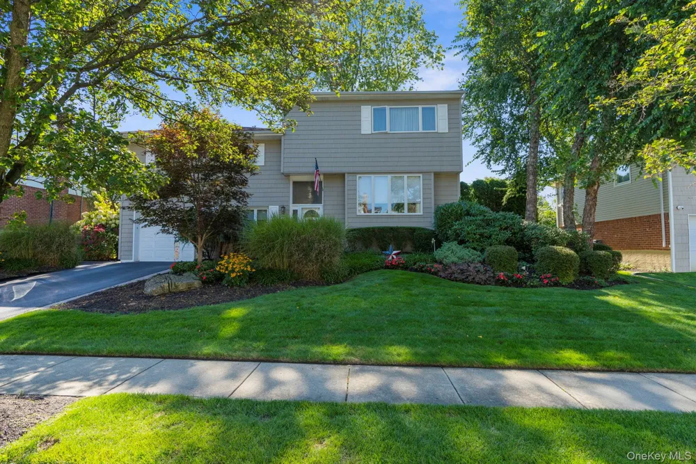 14 Jane Drive Old Bethpage, NY 11804