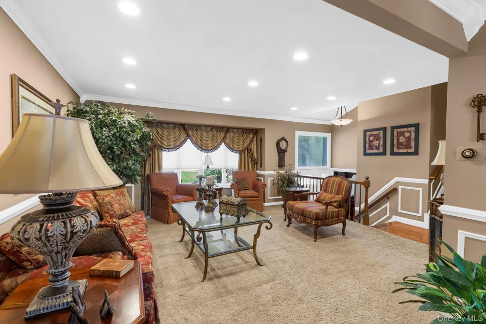 14 Jane Drive Old Bethpage, NY 11804