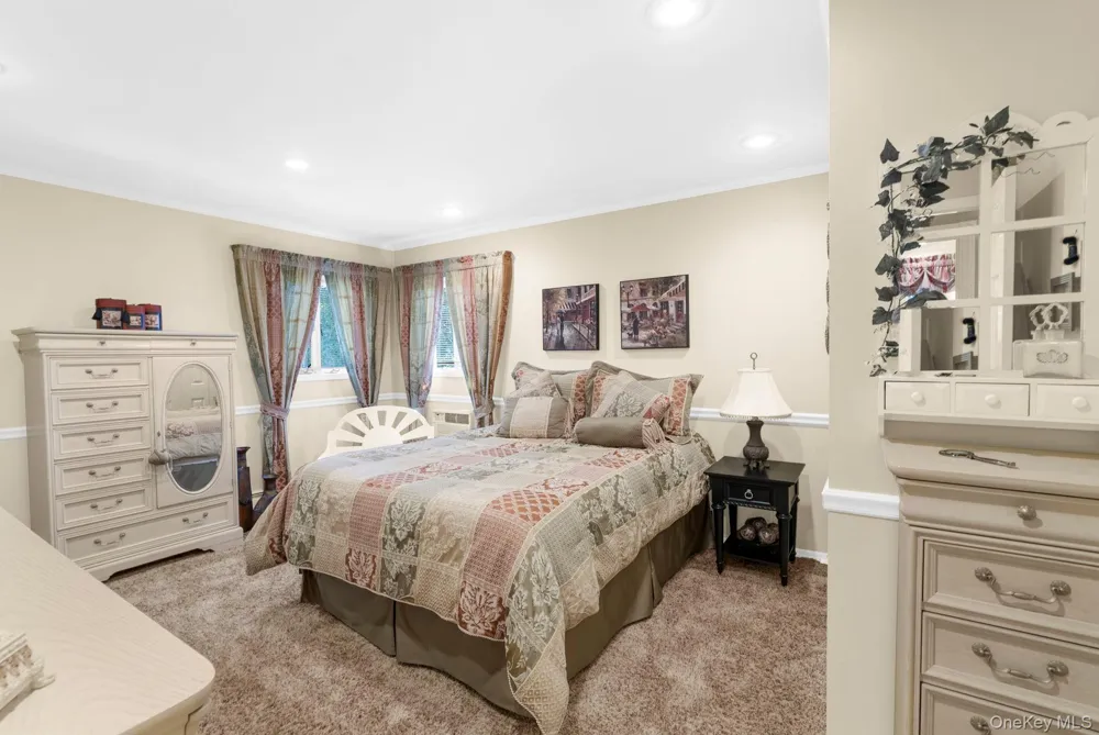 14 Jane Drive Old Bethpage, NY 11804