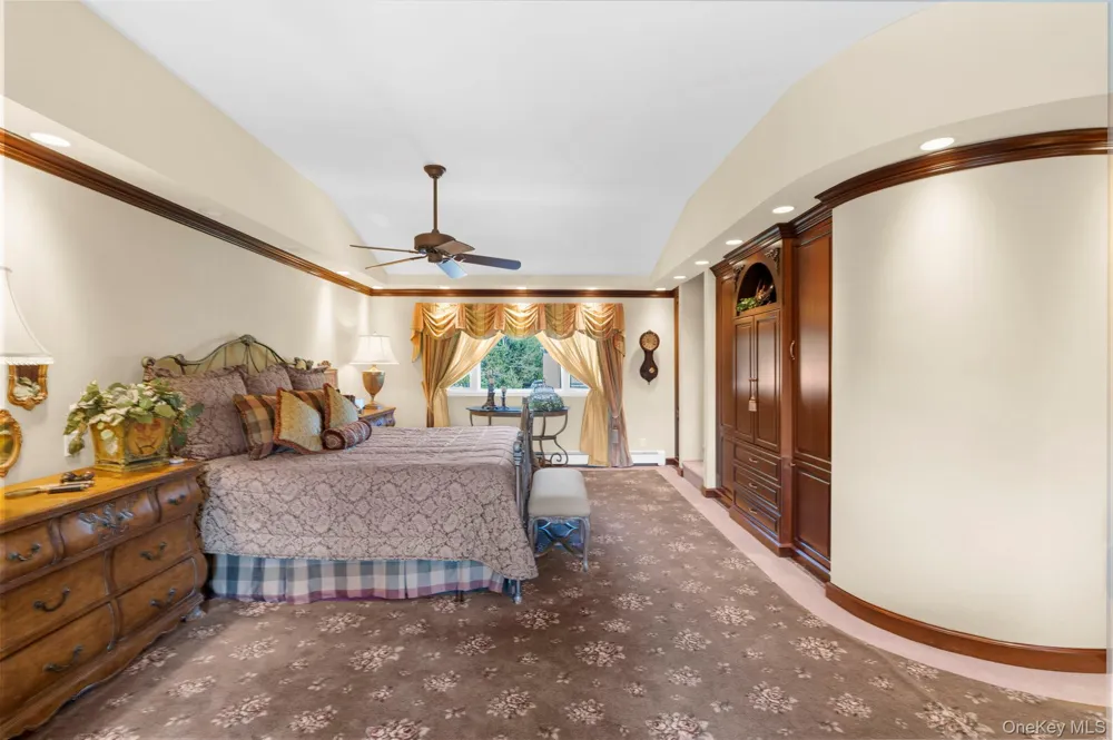14 Jane Drive Old Bethpage, NY 11804