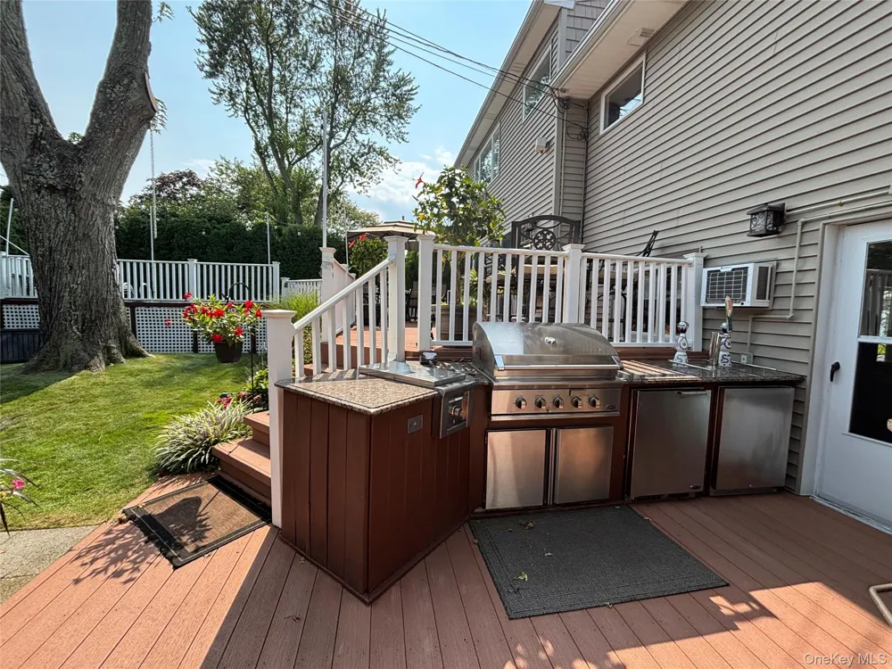 14 Jane Drive Old Bethpage, NY 11804