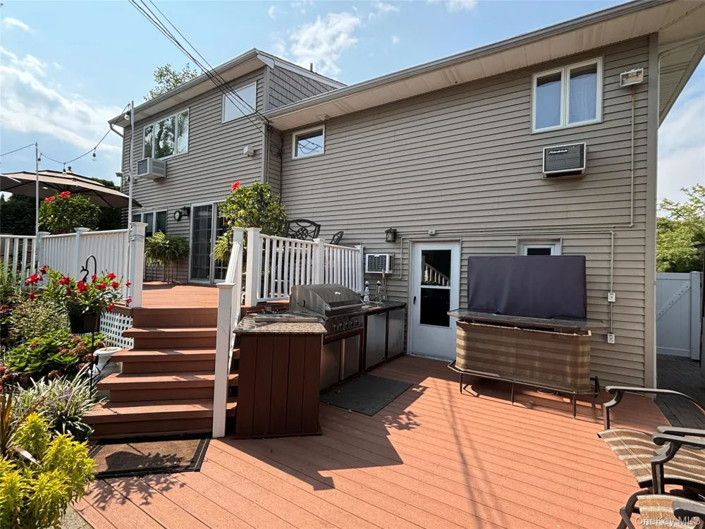 14 Jane Drive Old Bethpage, NY 11804