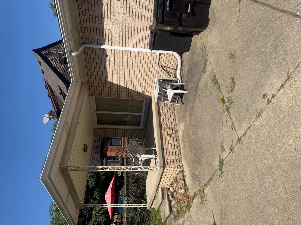 11315 Arnold Redford Charter Township, MI 48239