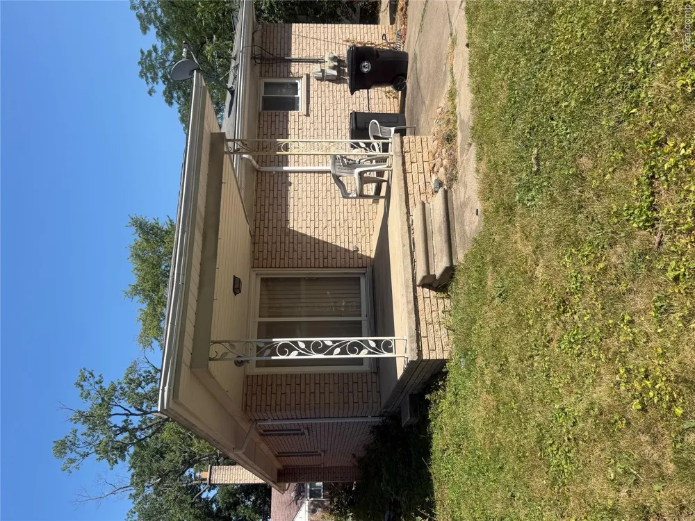 11315 Arnold Redford Charter Township, MI 48239