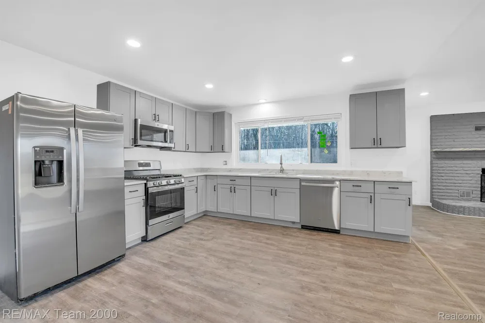 48905 9 MILE ROAD Novi City, MI 48167