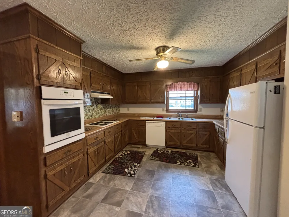 173 Berkley RD Cochran, GA 31014
