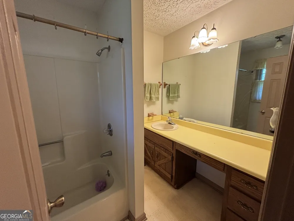 173 Berkley RD Cochran, GA 31014