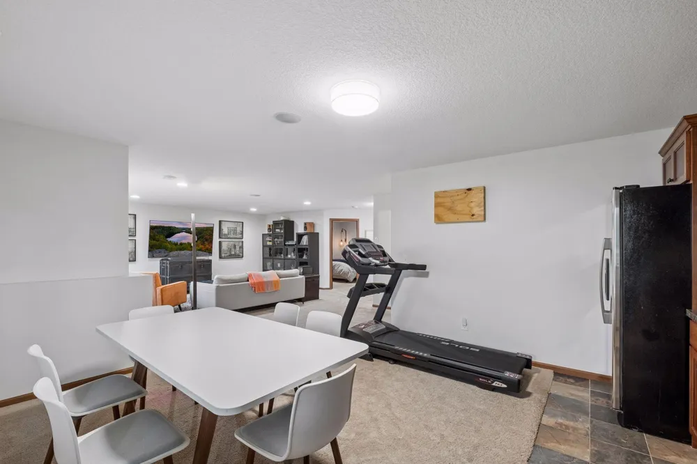 9161 River Rock Drive Chanhassen, MN 55317