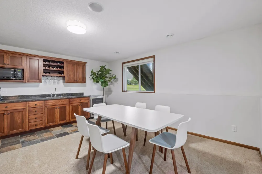 9161 River Rock Drive Chanhassen, MN 55317