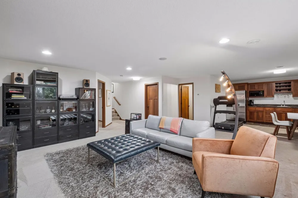 9161 River Rock Drive Chanhassen, MN 55317