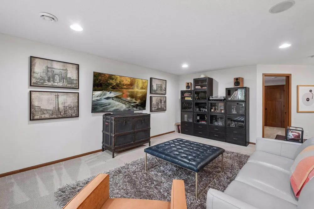 9161 River Rock Drive Chanhassen, MN 55317