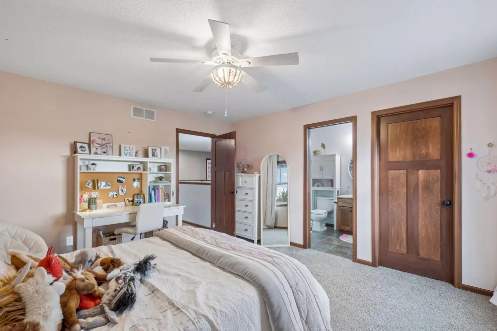 9161 River Rock Drive Chanhassen, MN 55317
