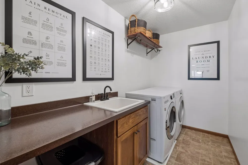9161 River Rock Drive Chanhassen, MN 55317