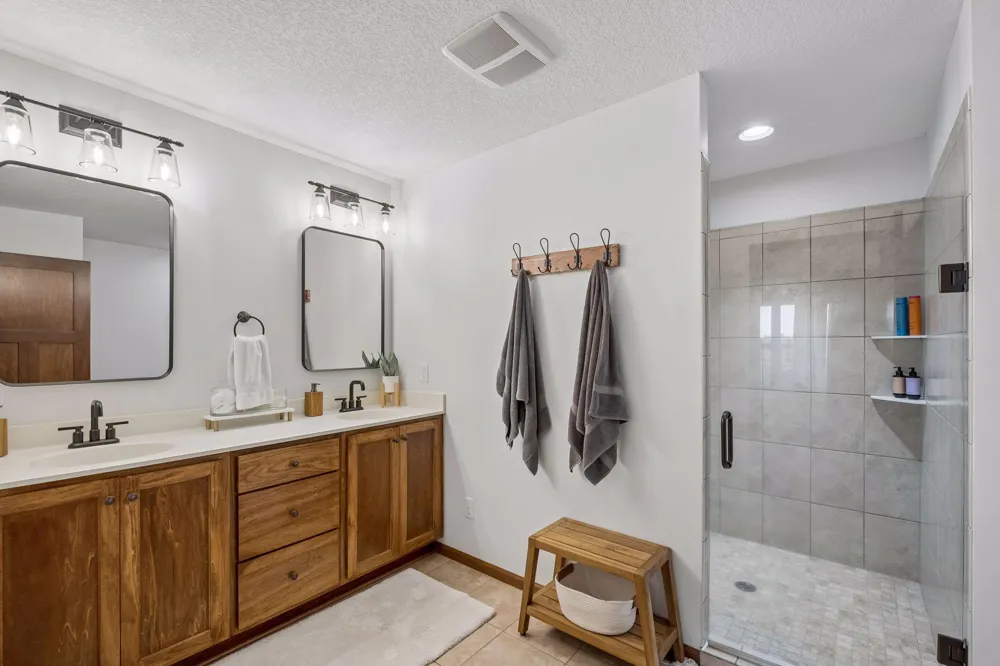 9161 River Rock Drive Chanhassen, MN 55317