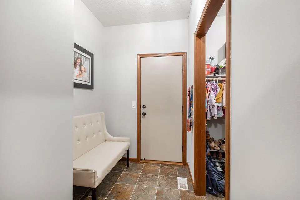 9161 River Rock Drive Chanhassen, MN 55317