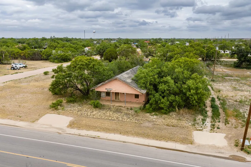 126 E Lake Hamlin, TX 79520