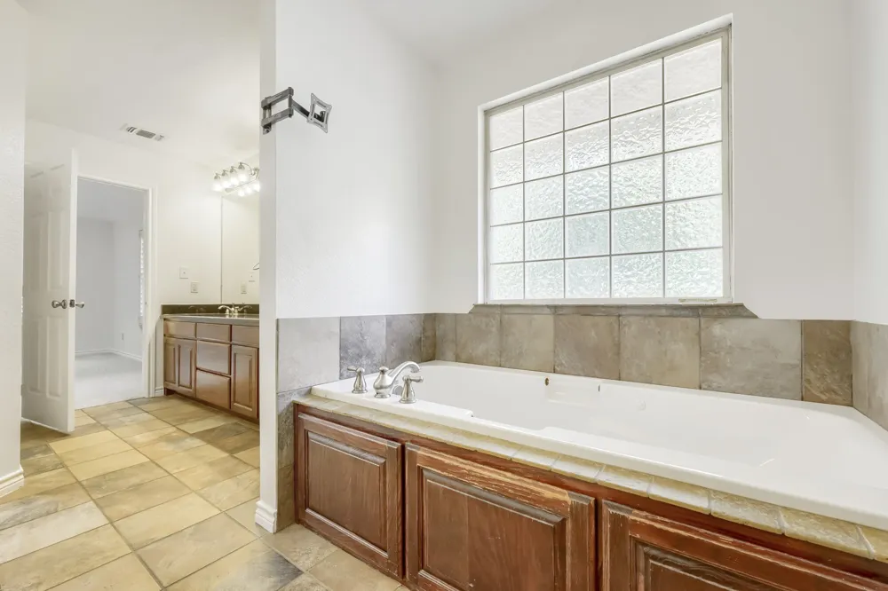 6716 Woodstock Road Fort Worth, TX 76116