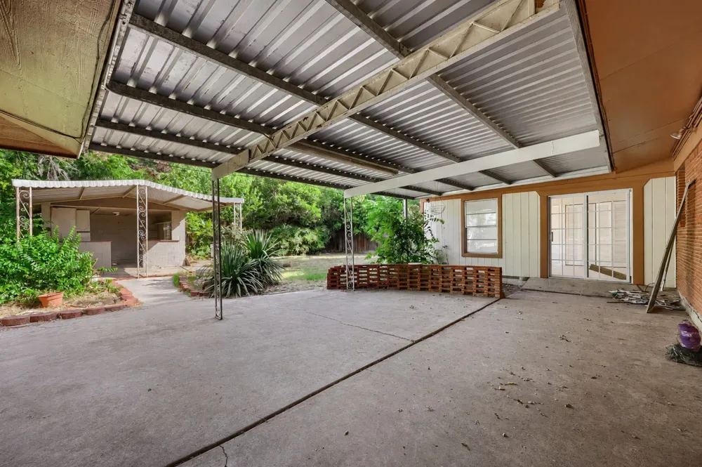 6716 Woodstock Road Fort Worth, TX 76116