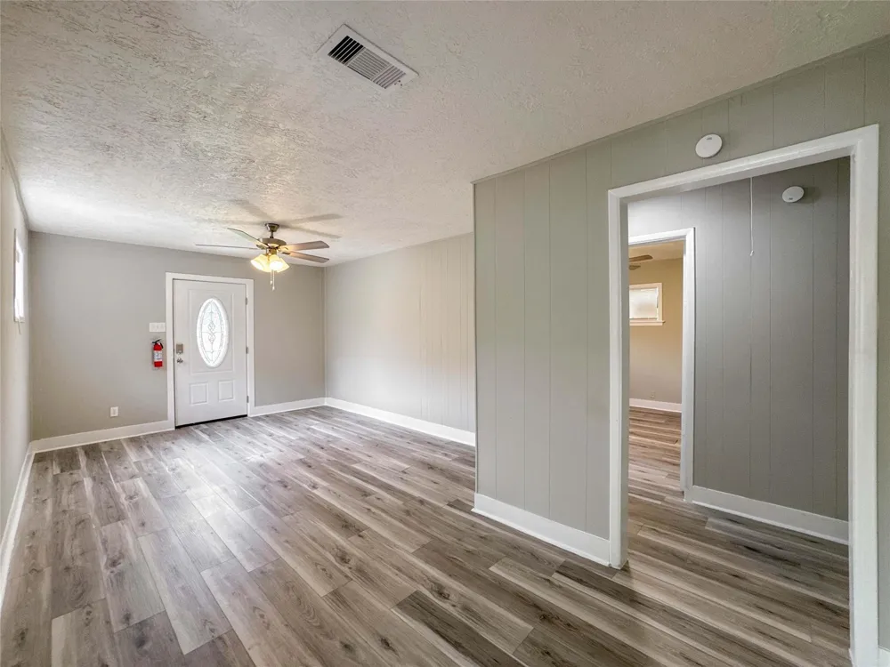 429 17th Avenue Texas City, TX 77590