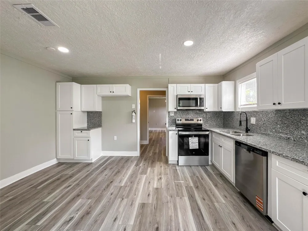429 17th Avenue Texas City, TX 77590