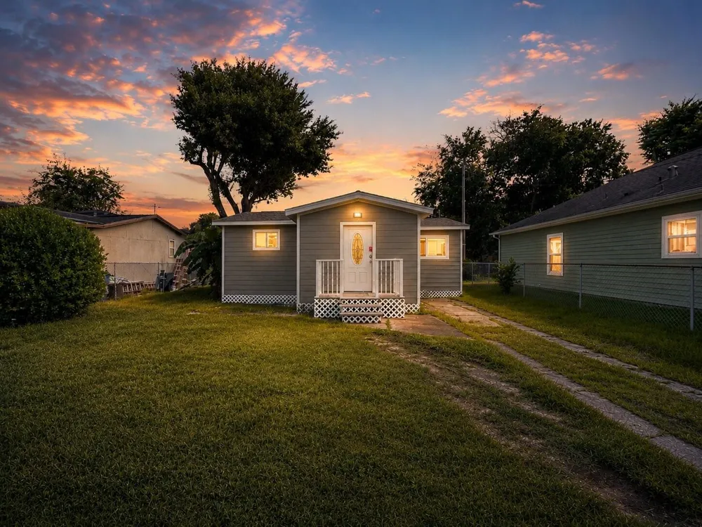 429 17th Avenue Texas City, TX 77590