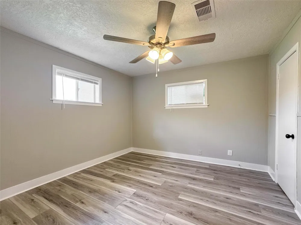429 17th Avenue Texas City, TX 77590