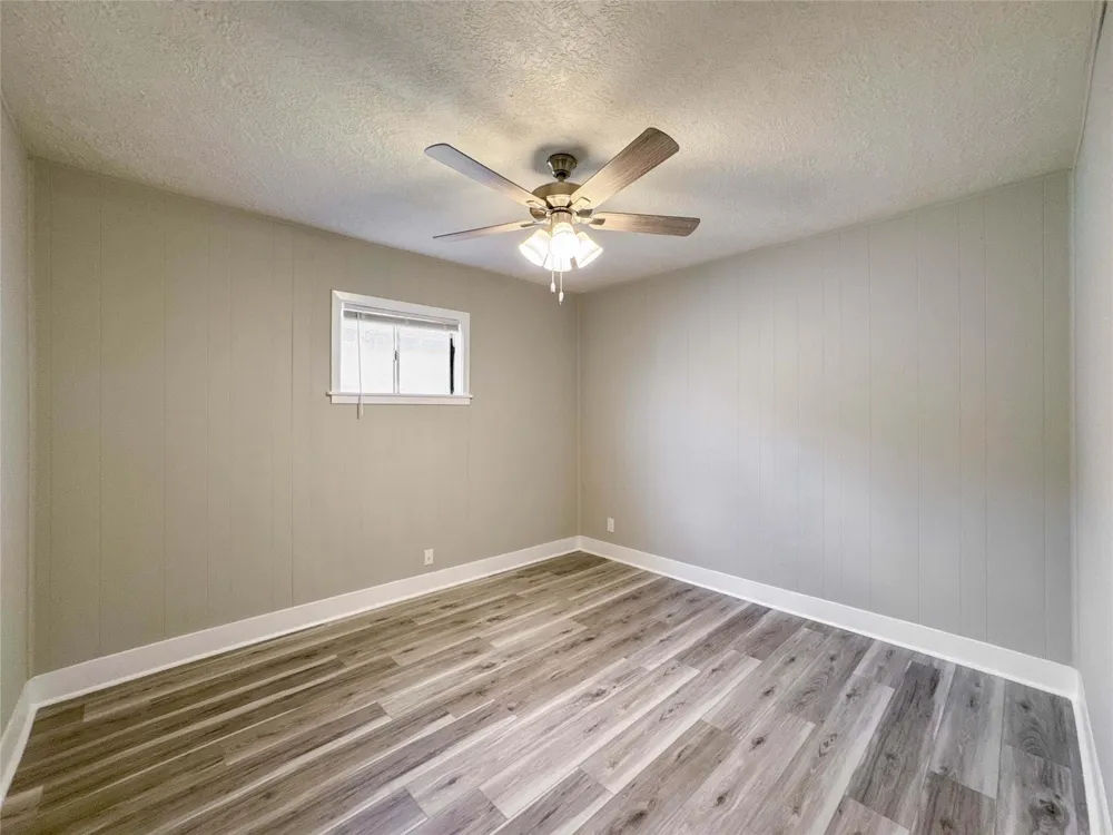 429 17th Avenue Texas City, TX 77590