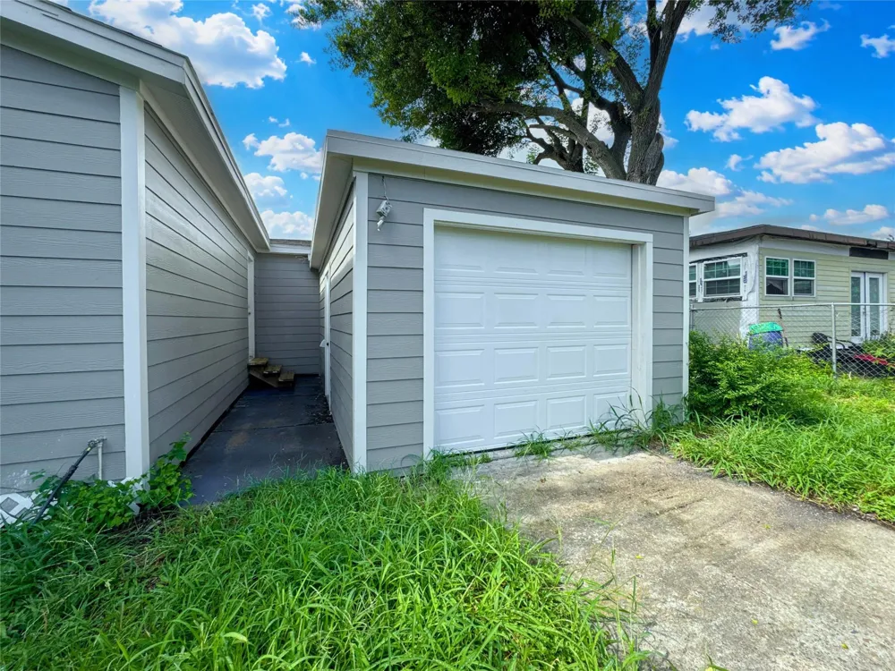 429 17th Avenue Texas City, TX 77590