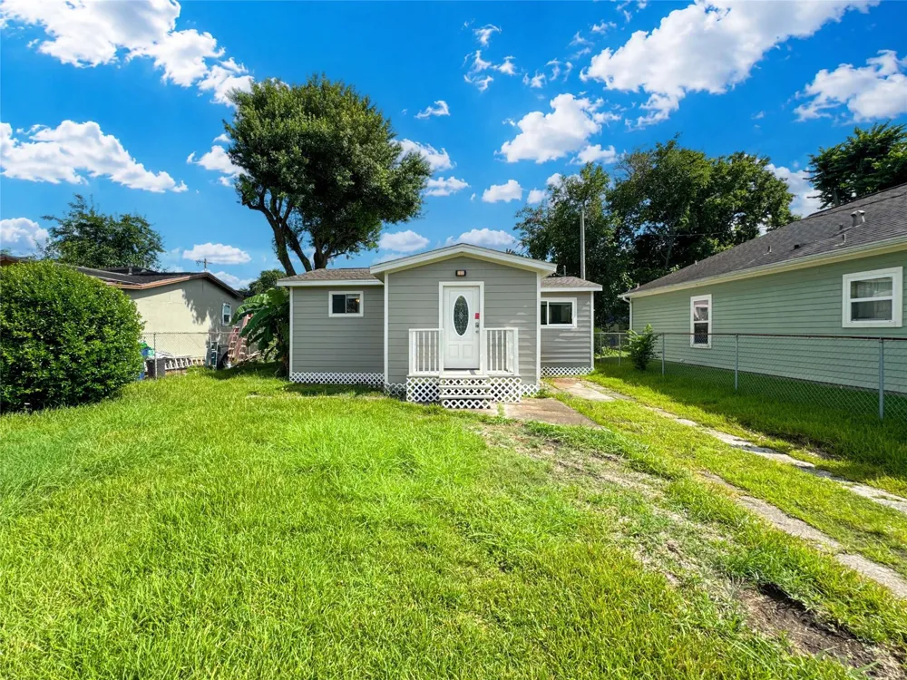 429 17th Avenue Texas City, TX 77590