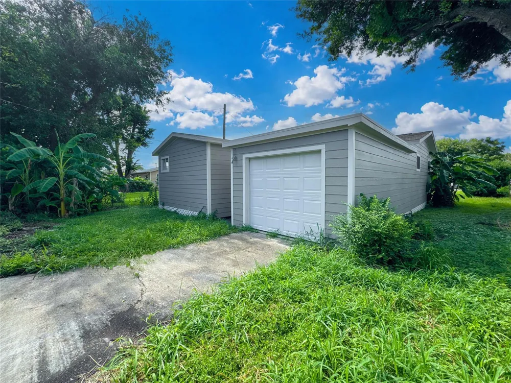 429 17th Avenue Texas City, TX 77590