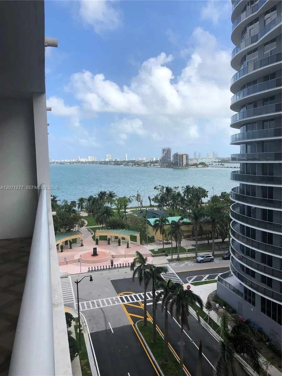 1800 Bayshore Dr #814 Miami, FL 33132