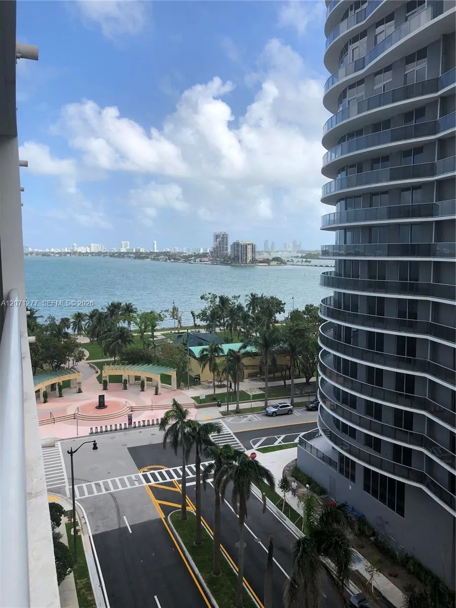 1800 Bayshore Dr #814 Miami, FL 33132