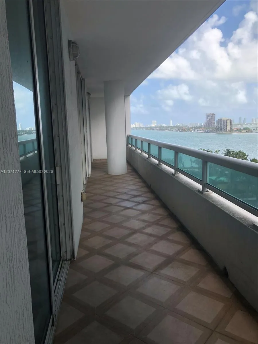 1800 Bayshore Dr #814 Miami, FL 33132
