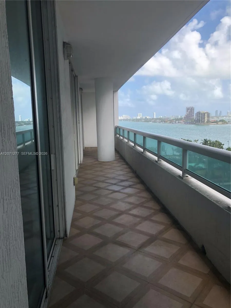 1800 Bayshore Dr #814 Miami, FL 33132