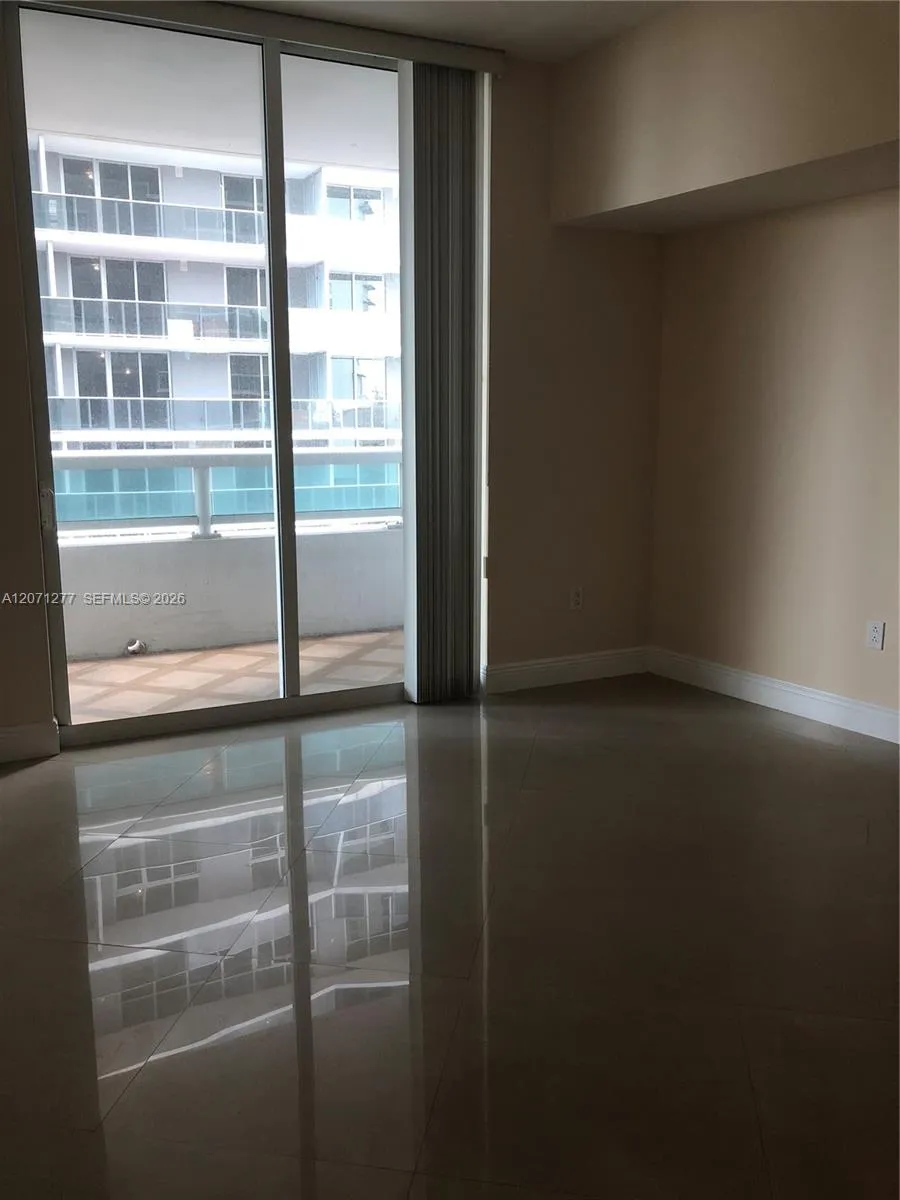 1800 Bayshore Dr #814 Miami, FL 33132
