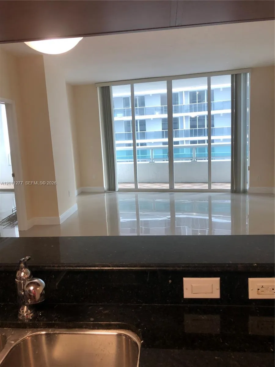 1800 Bayshore Dr #814 Miami, FL 33132