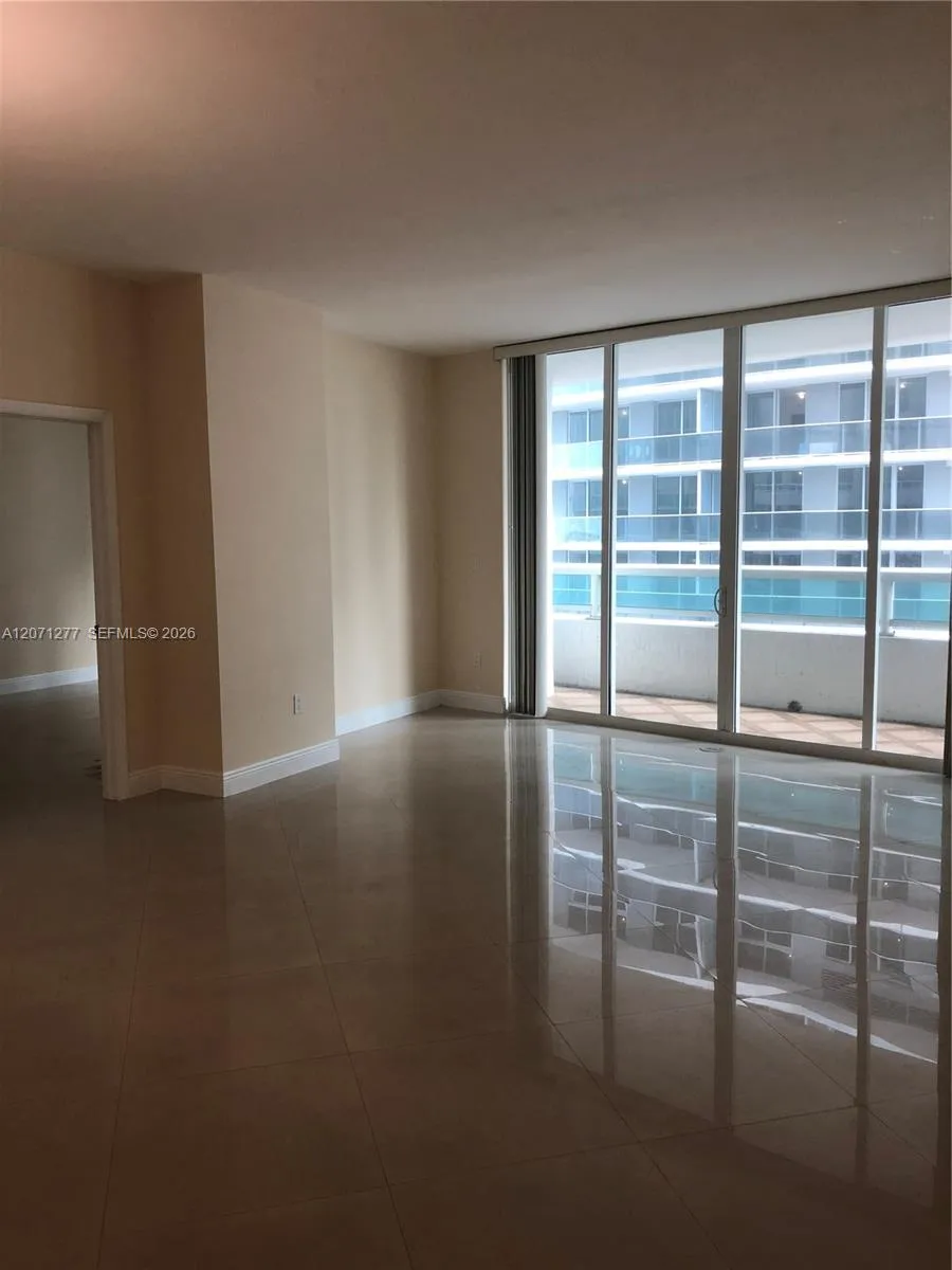 1800 Bayshore Dr #814 Miami, FL 33132
