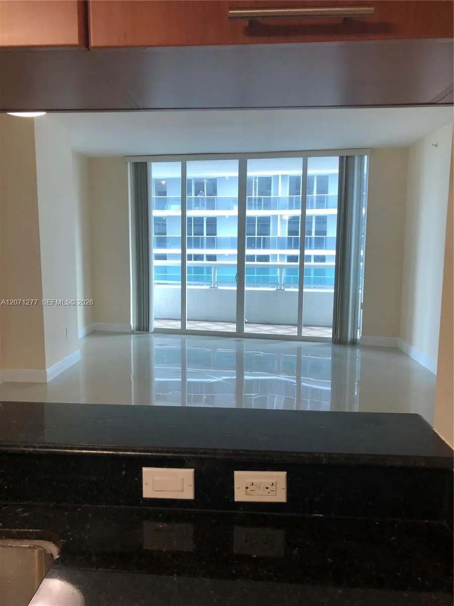 1800 Bayshore Dr #814 Miami, FL 33132