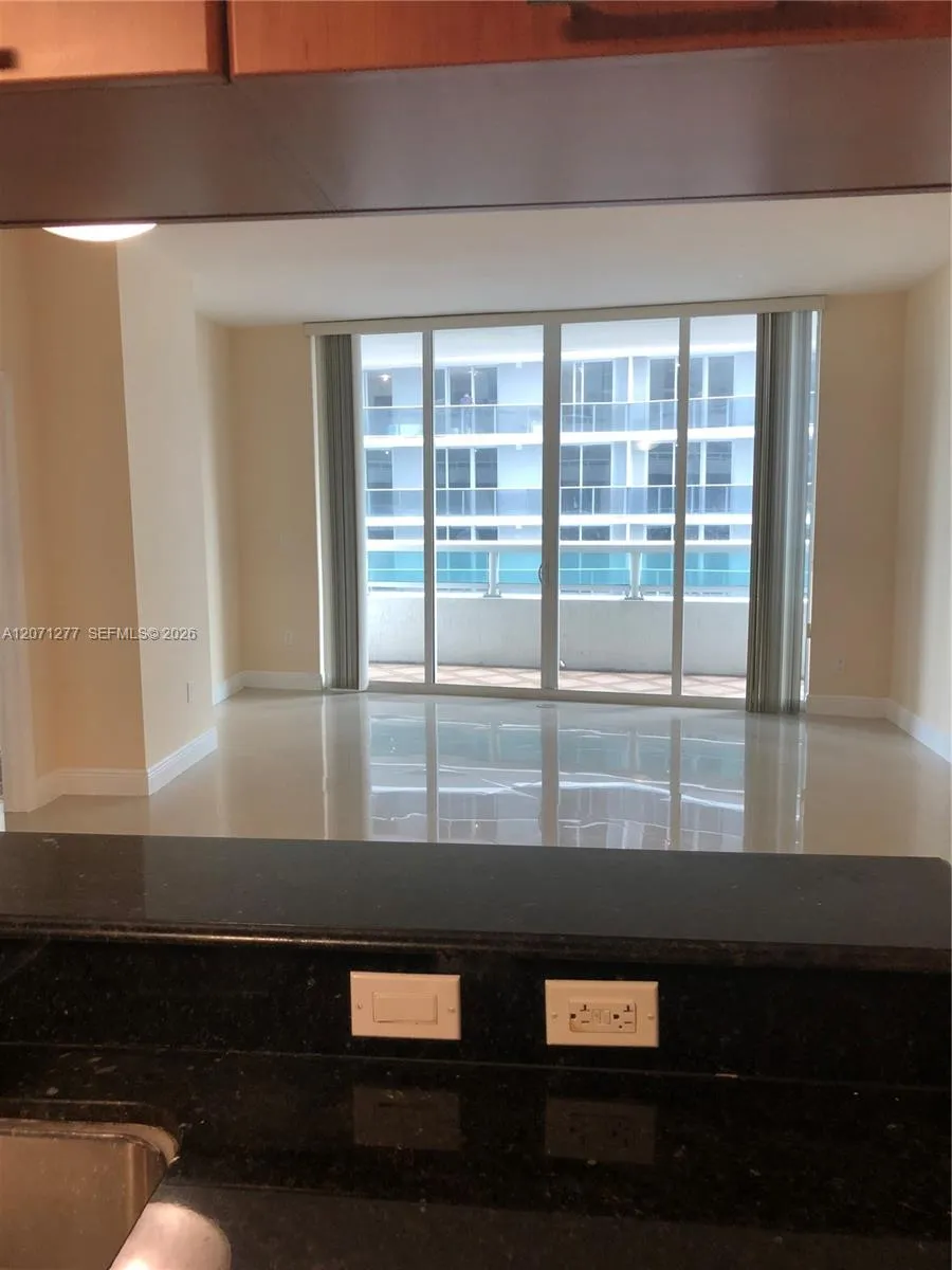 1800 Bayshore Dr #814 Miami, FL 33132