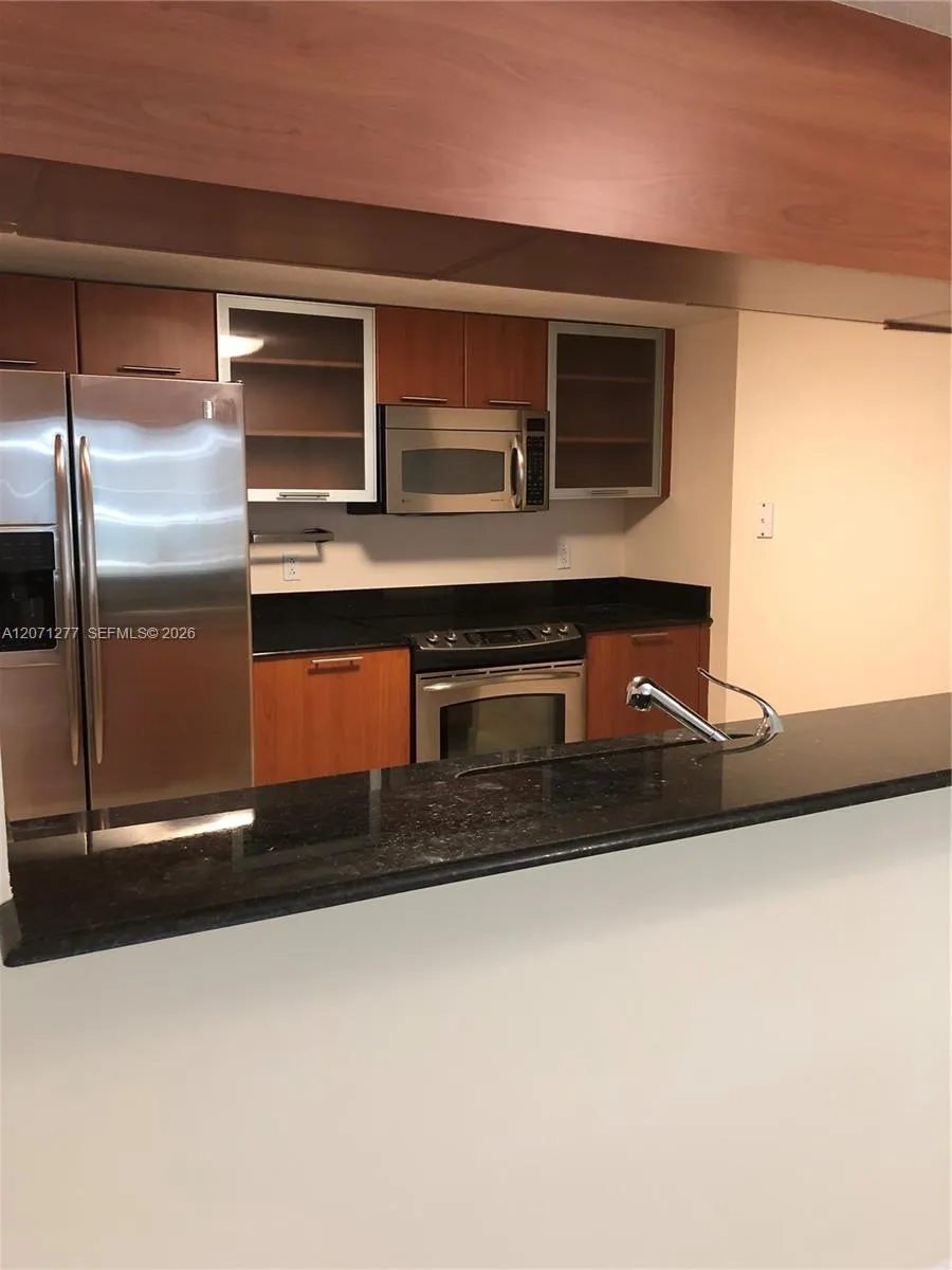 1800 Bayshore Dr #814 Miami, FL 33132