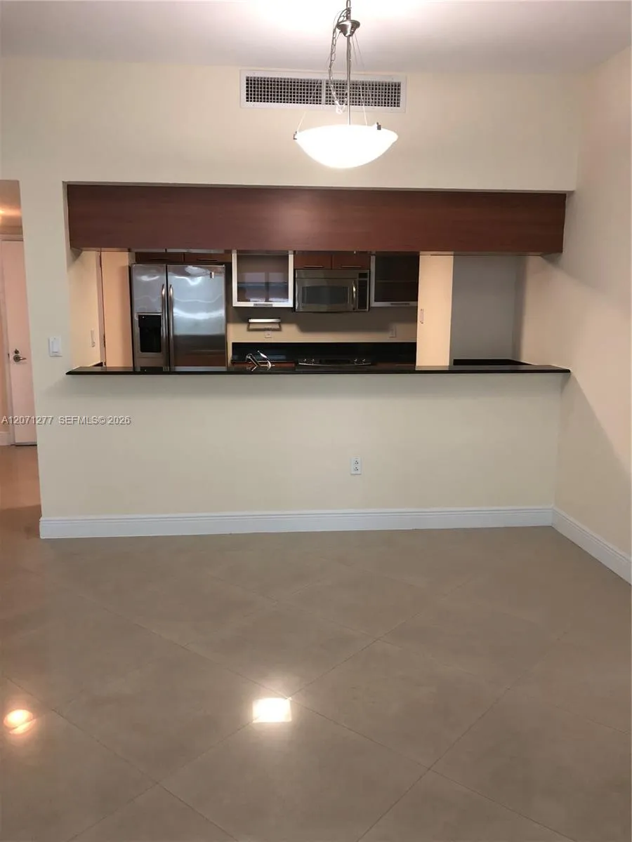 1800 Bayshore Dr #814 Miami, FL 33132